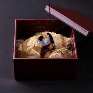 Kyoto Warabimochi,Mochi with Kinako & Brown Sugar Syrup, 4.23 oz 【Soft & Fragrant】【Japanese Wagashi Dessert】