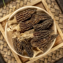 롱미도의 작은 모렐 버섯은 위와 장을 조절하고 비장과 위를 튼튼하게 하며 감기를 예방합니다. 15g 소포장 "산의 보물로 고기탕을 보양하세요. 재료가 좋고 국물이 더욱 맛있습니다."