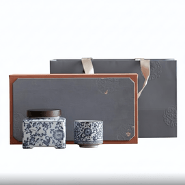 New Chinese Tea Gift Set: Blue and White Porcelain Charm [Floral Lapsang Souchong 40g]