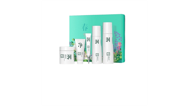 中国直送】三草良母春成長ギフトセット：スキンケア製品（洗顔料50ml +