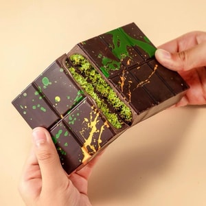 零食物语 迪拜巧克力 黑巧克力开心果口味+牛奶克力开心果口味 200g*2盒【2口味组合装】【超浓郁开心果味 一口沦陷】【收到请冷藏】