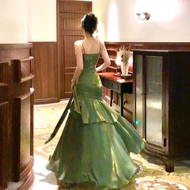 【中国直邮】 HSPM 人鱼姬成人礼礼服裙 轻奢小众高端吊带连衣裙 绿色短款 M