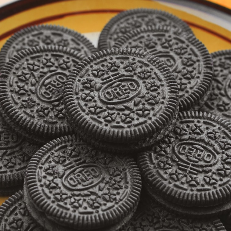 バースデーケーキ味オレオ - チョコレートサンドクッキー、スプリンクル付き、3.42オンス 4