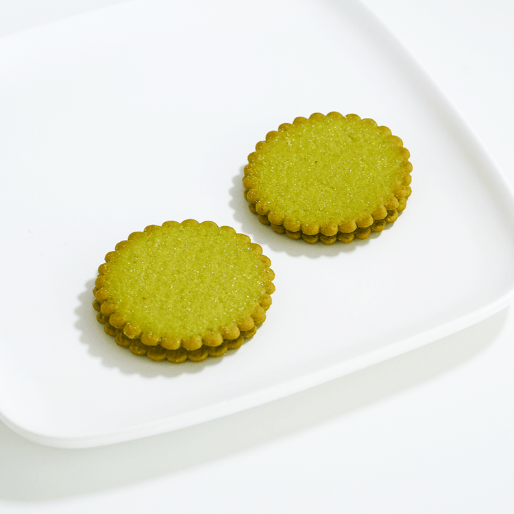 TOHATO Raisin Sandwich Cookie Matcha Flavor 8pc - Yami.com