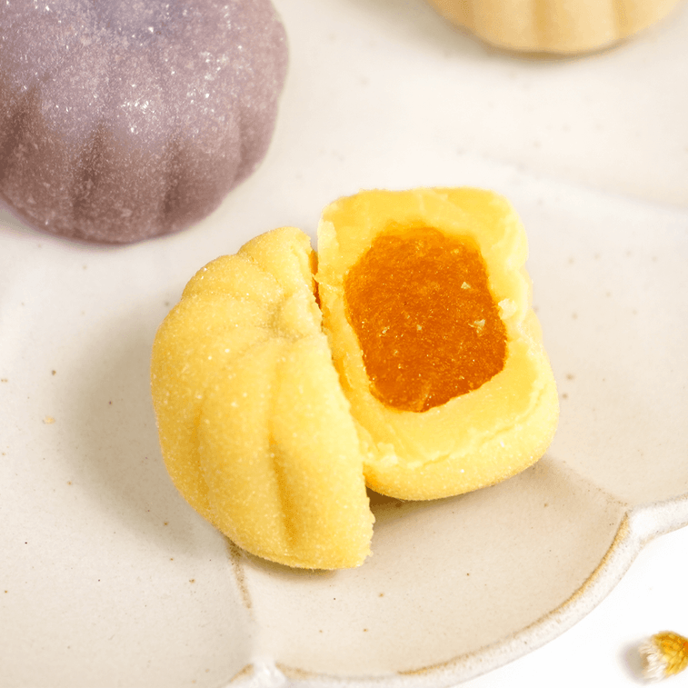 Taiwan Dreamy Moon Assorted Mooncake Gift Box - 8 Pieces, 13.5oz 7