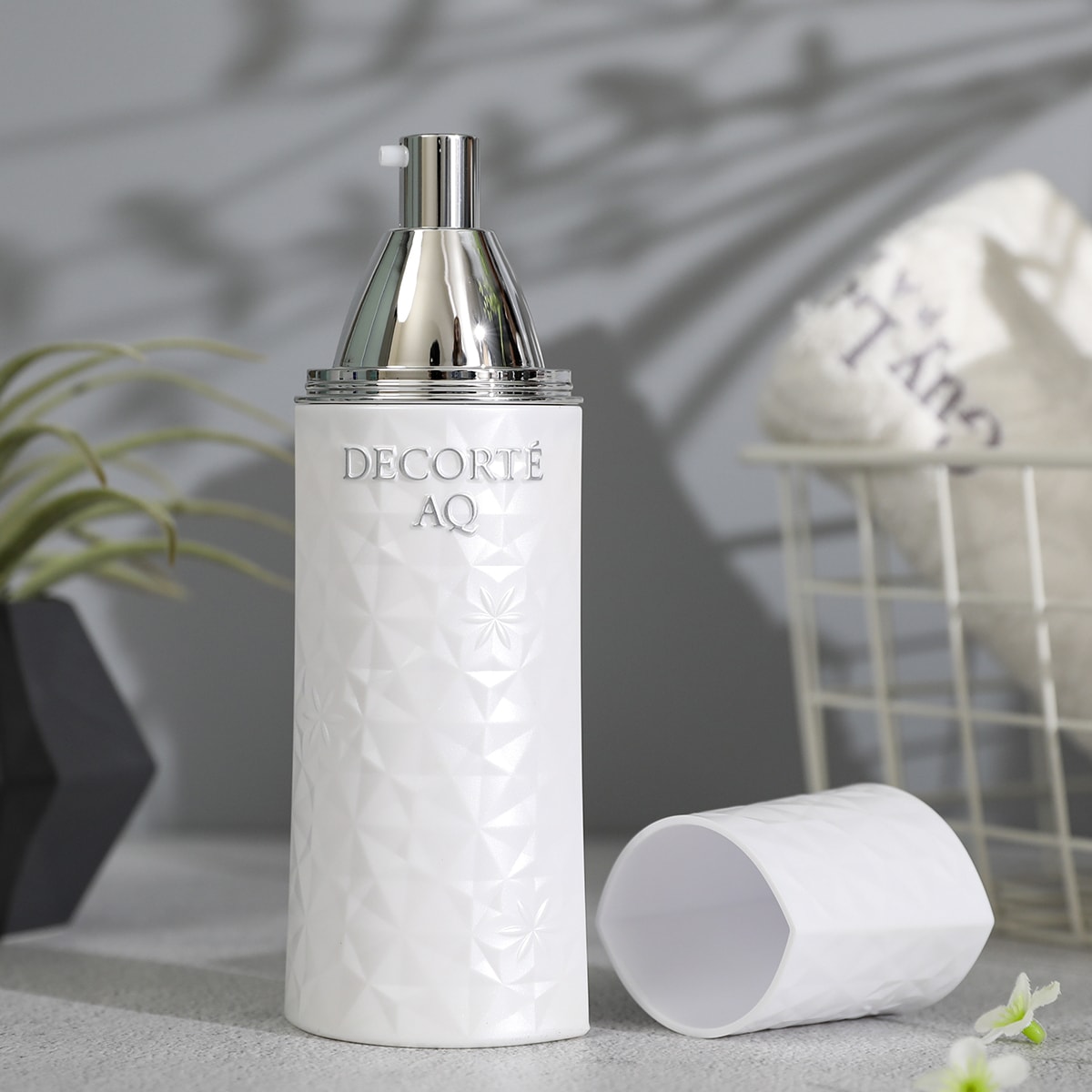 DECORTE AQ upgrade version whitening emulsion 200ml - Yami