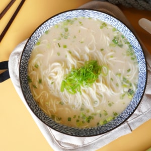 New Touch Tonkotsu Ramen -Japanese Style Noodles, Artificial Pork Flavor, 3.49 oz 【Ready in 4min】