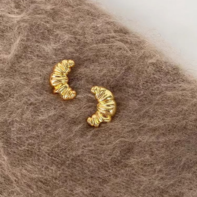 Essential Gift for Women 's Day: popular items on Xiaohongshu 🔥  French metal croissant 🥐 1 pair of golden earrings [Comes with Facny Jasmine high-end pull-out suspended jewelry box] 3