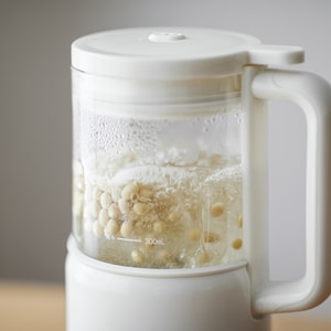 Mini 0.6L Soy Milk Maker for 1–2 People – Fully Automatic, No Pre-Boil, No Straining, Ultra-Smooth & Pulp-Free | 100–120V