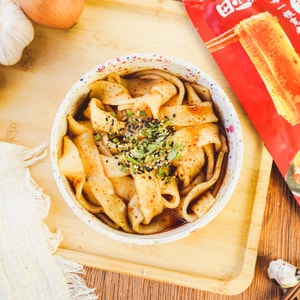 Spicy Red Chili Oil Wide Noodles, 9.55oz