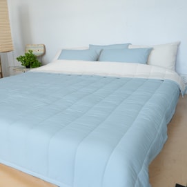 SEMI-MICROFIBER MARSHMALLOW COMFORTER - BLUE/CREAM (Queen)