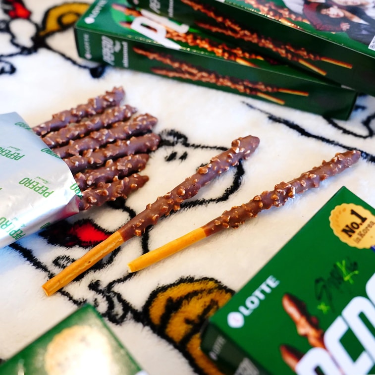 Pepero Almond and Chocolate Cookie Sticks 【8 packs in 1 box】 9.03 oz【Stray Kids Pick】【Packing May Vary】 3