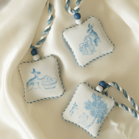 Co-branded Osmanthus Eucalyptus Scented Hanger Set Wardrobe & Car Aromatherapy