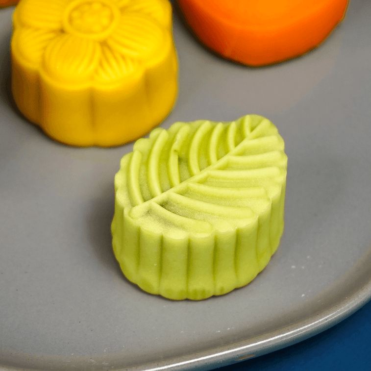 Assorted Snowy Mooncake Gift Box - 9 Pieces, 18.3oz【Flavors Including Black Tea, Cranberry, Mango Pomelo, Lava Custard】 8