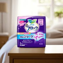 日本KAO花王 LAURIER乐而雅 A超吸收安睡系列 夜用吸收最强全方位保护 安睡裤晚安裤 裤型卫生巾 M~L号 5片入 (包装随机发送)