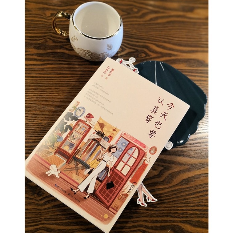 With more than 10 million readers fashion blogger Li Becca has published a book 5