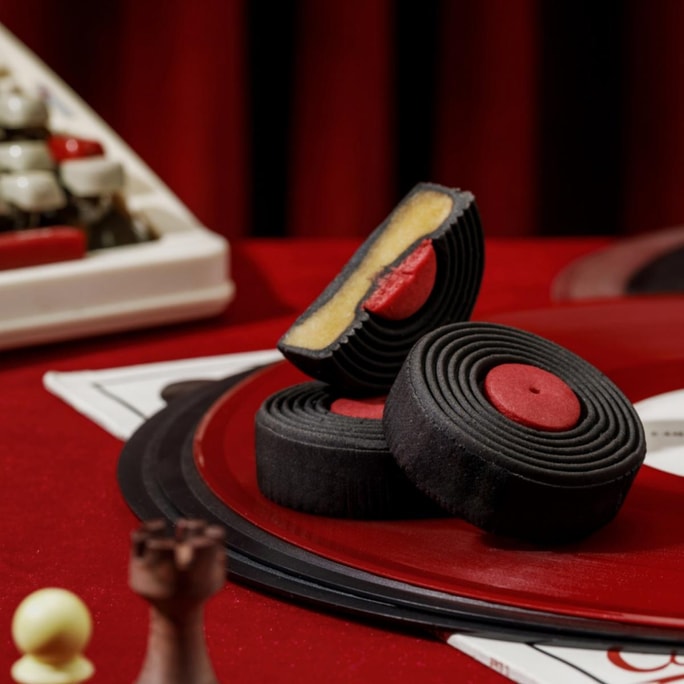 【中秋节LAST CALL】【亚米独家】万寿斋 黑胶唱片mini 9口味月饼礼盒 540g【金凤乌龙味+冰岛普洱味+正山小种味+西湖龙井味+丁香攻瑰味+浓情摩卡味+黑松露味+红酒蔓越莓味+醇正巧克力味桃山皮月饼】