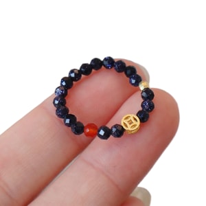 【中国直邮】 HSPM 新中式设计天然石虎眼石蓝沙石发晶串珠弹力绳水晶戒 星空蓝沙石钱币F 1个