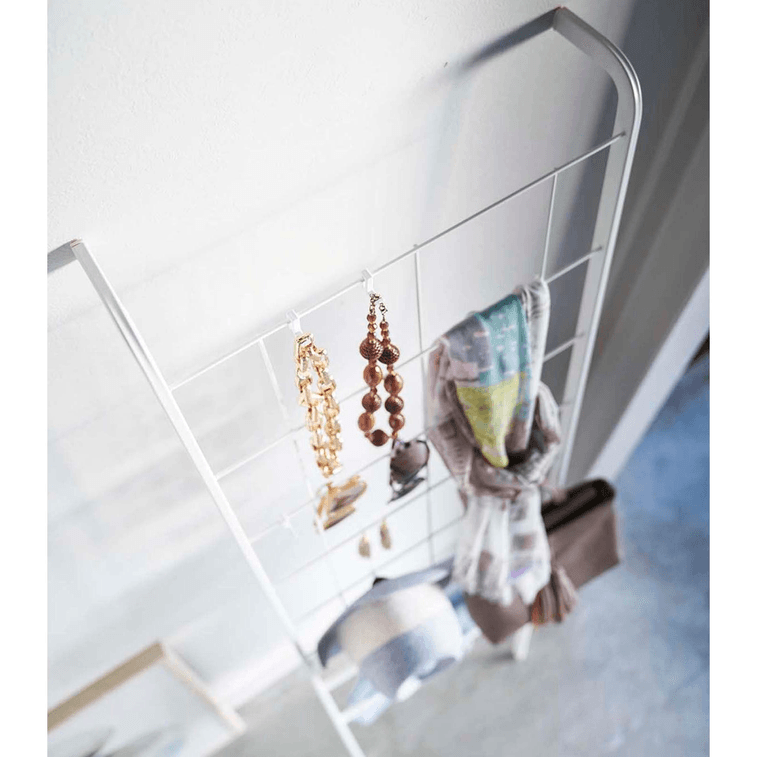 日本 Yamazaki Home 带网格面板的倾斜梯子 (63 高) - 钢 白色 1件 5