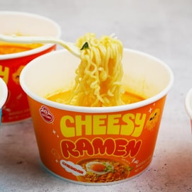 치즈 라면 - 체다 맛, 그릇, 3.17온스 【매운맛 없고 크리미하고 짭짤한 한국식 인스턴트 치즈 라면】