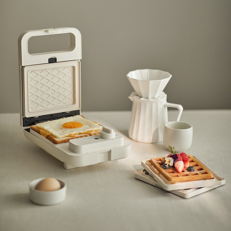 2-in-1 Waffle and Sandwich Maker – Rapid Preheat | Removable Nonstick Cooking Plates | Easy-Clean Breakfast Appliance 3