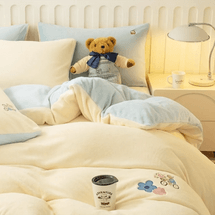 Teenie Weenie 牛奶絨繡花套件被套200*230cm 床單180*200cm 枕頭套48*74cm*2 奶昔黃+馬麗藍