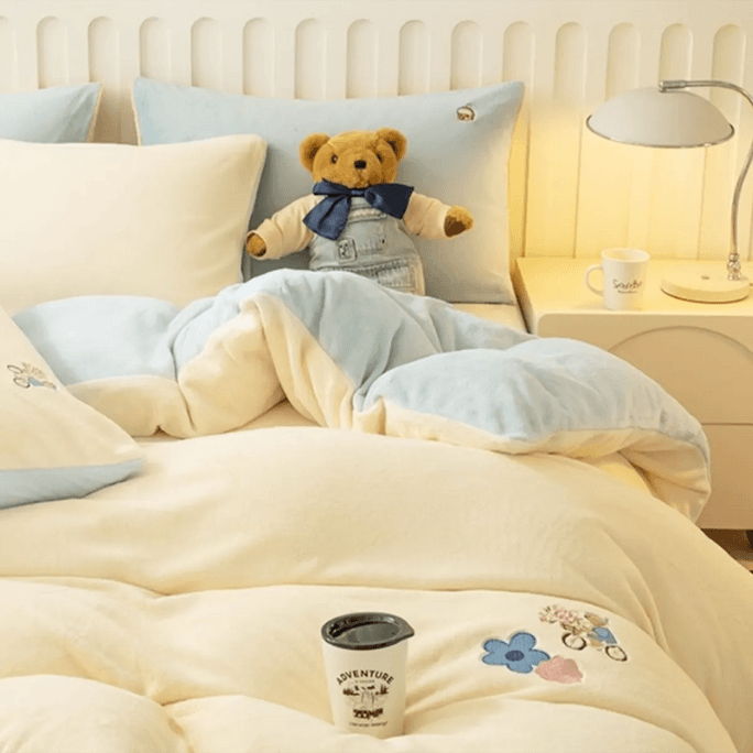 Teenie Weenie 牛奶絨繡花套件被套200*230cm 床單180*200cm 枕頭套48*74cm*2 奶昔黃+馬麗藍