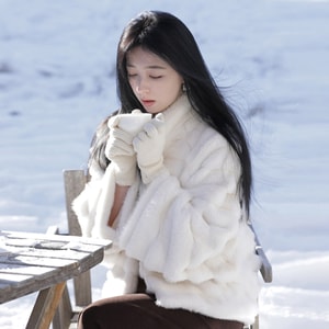 New Style Moonlight White Elegant Short Batwing Sleeve Stand Collar Coat for Petites - Faux Mink Fur White M