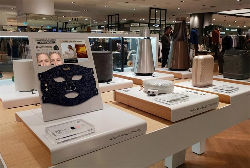 依恋 【达人种草 热销爆品】LED光疗面罩 多光谱红外光联合护理 黑色 1件