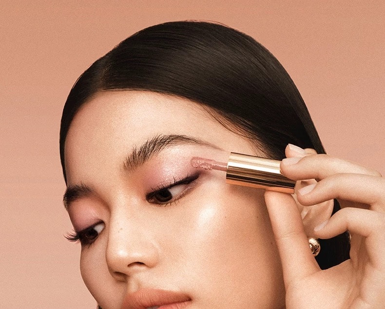 OUT OF OFFICE 断货王  气质液体眼影单色气质雾感 氛围感懒人眼影不晕妆  自然修饰眼部轮廓 温柔消肿  比萨斜塔—星落棕咖 哑光