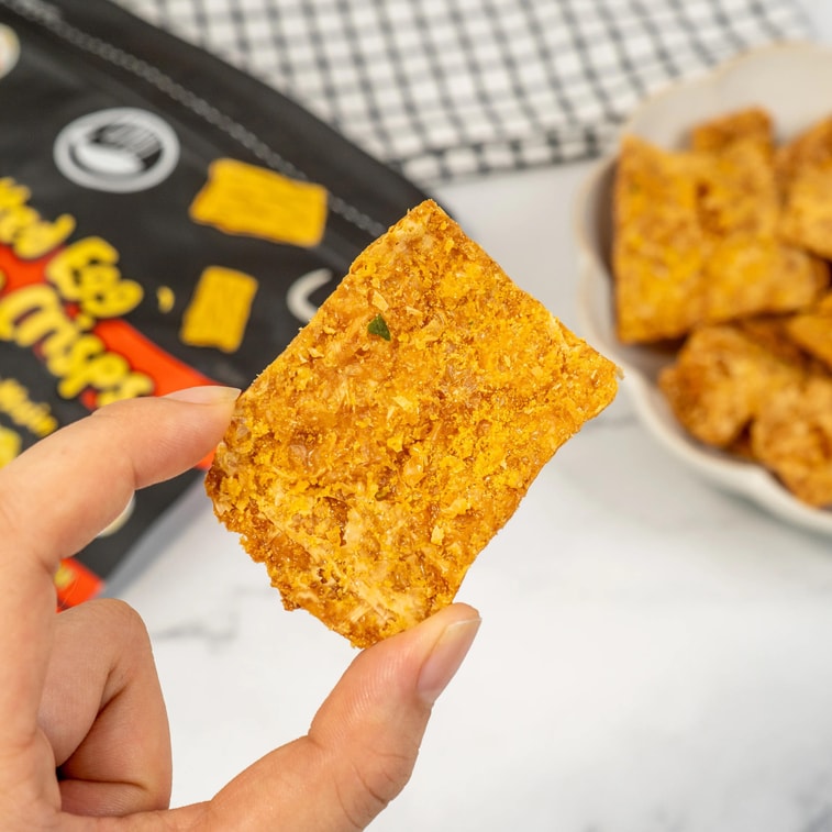 马来西亚OYU 咸蛋黄鱼皮脆 70g 4