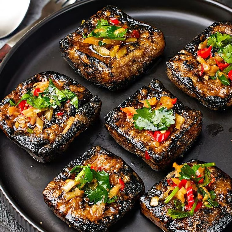 Fried Stinky Tofu With Garlic Flavour Snack, Ready-to-eat 22g*6 packs (132g) Garlic Stinky Tofu Specialty Snack 6