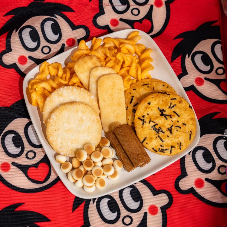 希少　WANTKEY SBS & WANTKEY 4LEG セット WANT WANT Assortment Snack Gift Box, 35.5 oz【Includes A Free