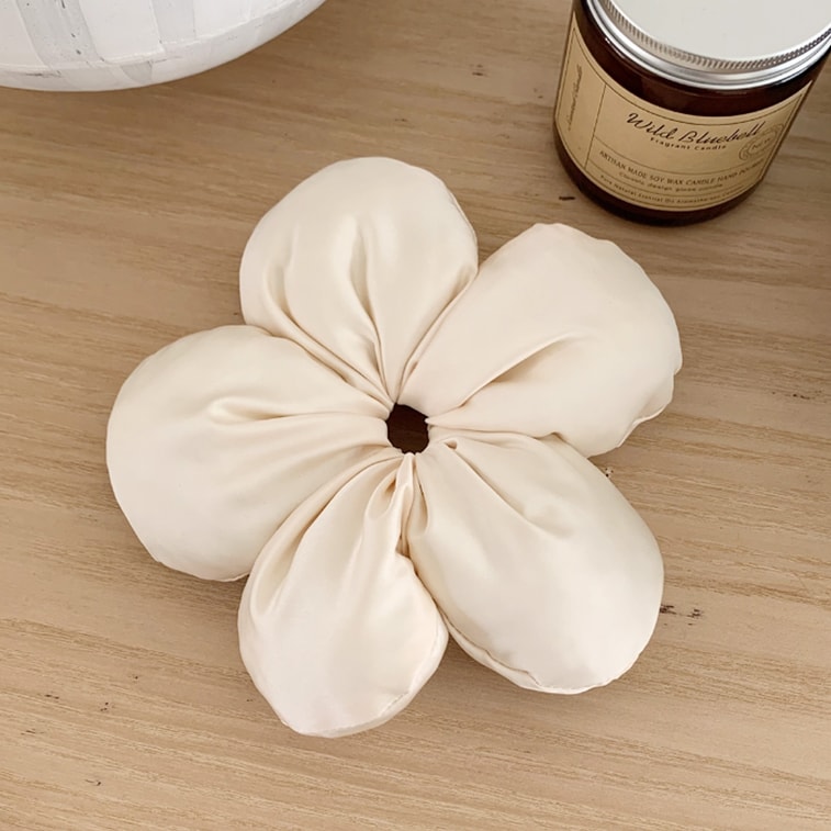 【赠品】HSPM 新款小红书网红爆款众高级感博主风海绵花朵发圈立体面包发绳度假风大肠圈发饰头饰 米白花朵 F 5