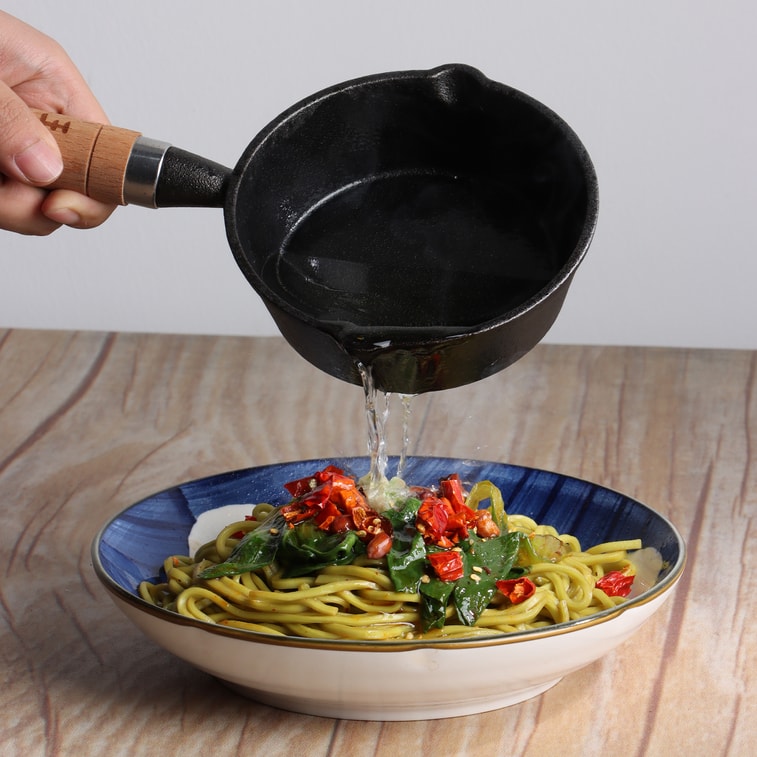 11IN Hammered Carbon Steel Pan And Small Iron Wok Frying Pan with Beech Wooden Handle Glass Lid For Gas & Induction 5