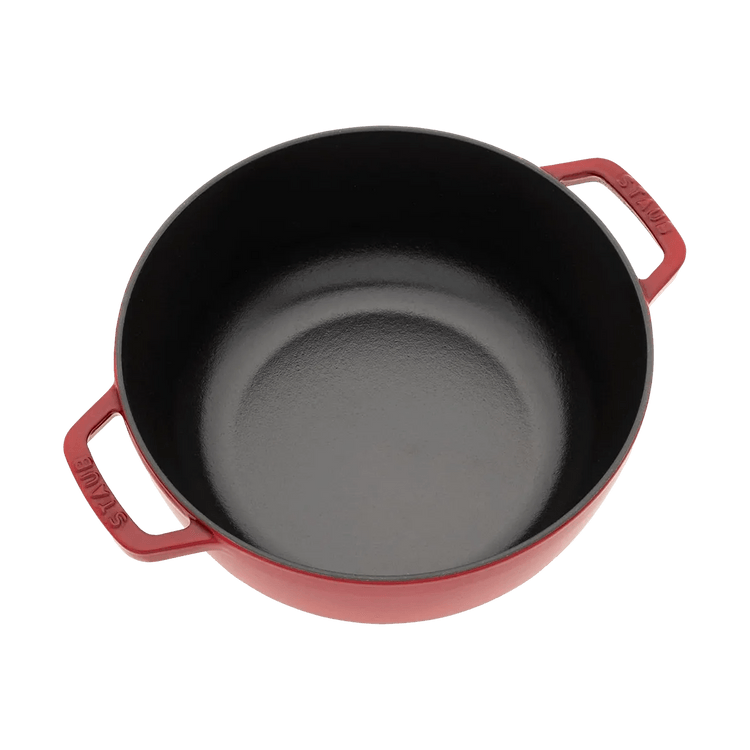 Staub 5クォート チェリーレッド 鋳鉄製ダッチオーブン、馬型蓋、真鍮
