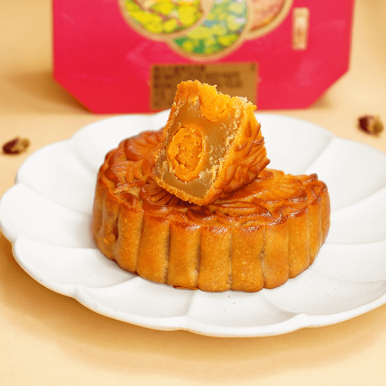 Hong Kong White Lotus Seed Paste Giant Mooncake Gift Box - 1 Piece, 6 Egg Yolks, 15.1oz 4