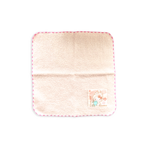 [일본에서 다이렉트 메일] 일본 SANRIO 산리오 2025 뱀의 해 시리즈 핑크 작은 수건 손수건 1장 [케이티]