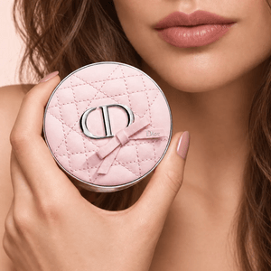 Moist Glow Cushion Foundation Refill 遮瑕 自然色調 SPF50 PA+++ 0.42oz×1 + 粉色蝴蝶結氣墊粉餅盒 1個