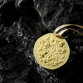 Shaped Plaster Aroma Stone Car And Wardrobe Hanging Decoration Creative Gift-Osmanthus Tea 1Pc