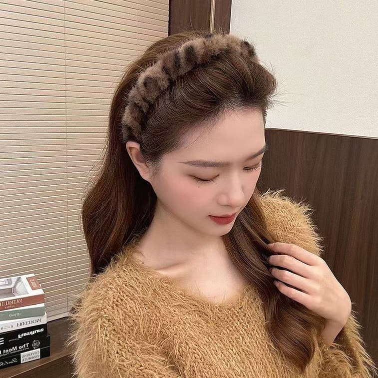 One Korean-style trendy leopard print hairband and hair clip in coffee color 3
