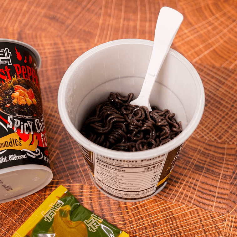 【TikTokヒット】韓国産ゴーストペッパースパイシーチキンラーメン - 6カップ* 2.82オンス 4