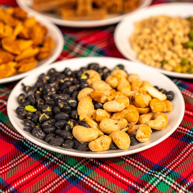 老街口 年獸款堅果炒貨大禮盒 8款入 1.31kg【巴旦木夏威夷果腰果瓜子青豆黑豆山楂餅乾】 3