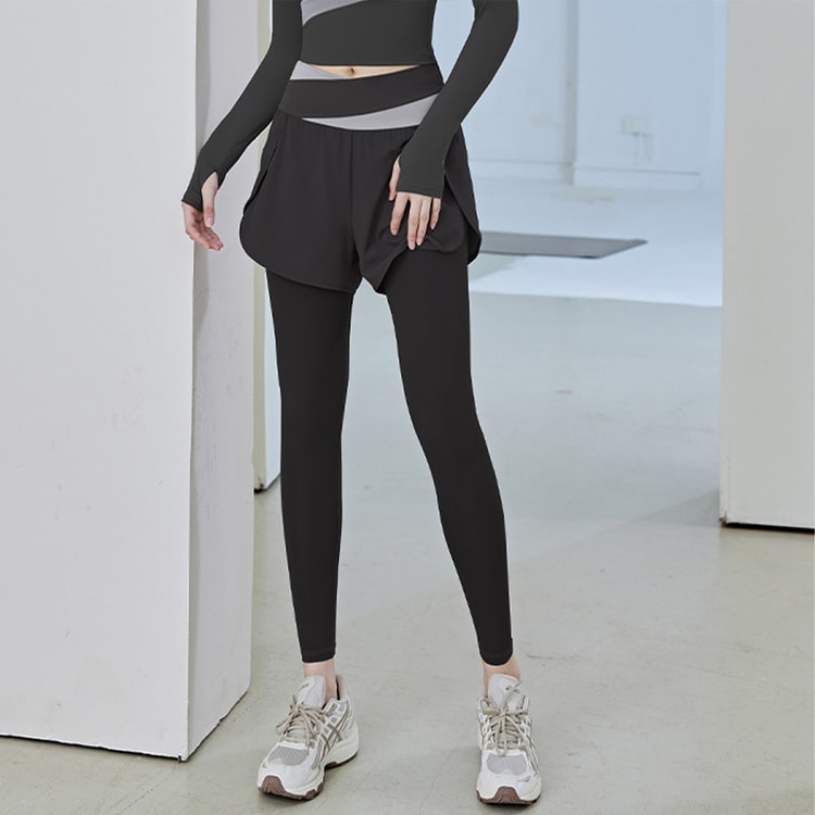 ブラック スリムフィット ヨガトップ 【公式通販】