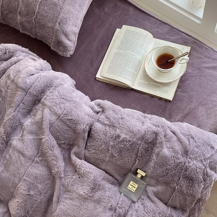 【中國直郵】Lullabuy 霜降之夜牛奶天鵝絨床品四件套床上用品床單被套秋冬居家 夕霧紫 Queen Size 3