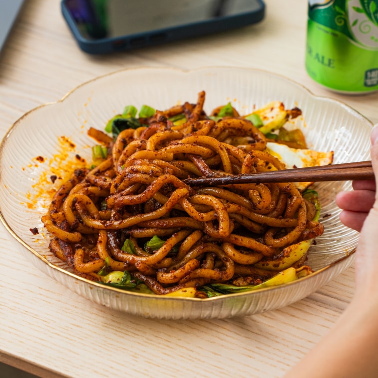 食族 新疆炒米粉 中辣 358g【一整顆煎蛋】 5