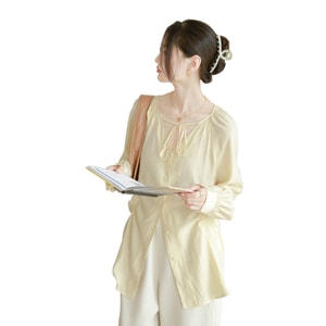 【中國直郵】 HSPM 新款寬鬆百搭V領繫帶設計感襯衫 淡黃色 F