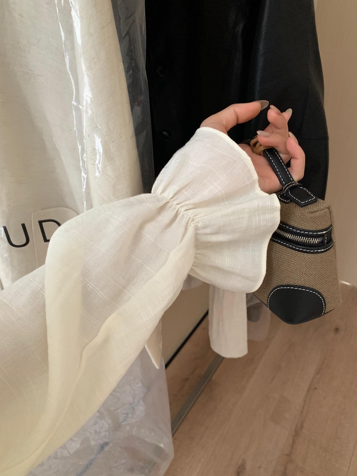 【加拿大直郵】 加拿大 SCENARIO 26春夏新款 輕柔花影荷葉邊上衣 米白色 均碼