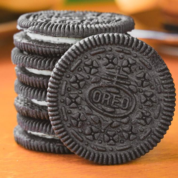 バースデーケーキ味オレオ - チョコレートサンドクッキー、スプリンクル付き、3.42オンス 5