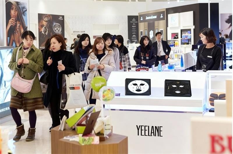 依恋 【达人种草 热销爆品】LED光疗面罩 多光谱红外光联合护理 黑色 1件